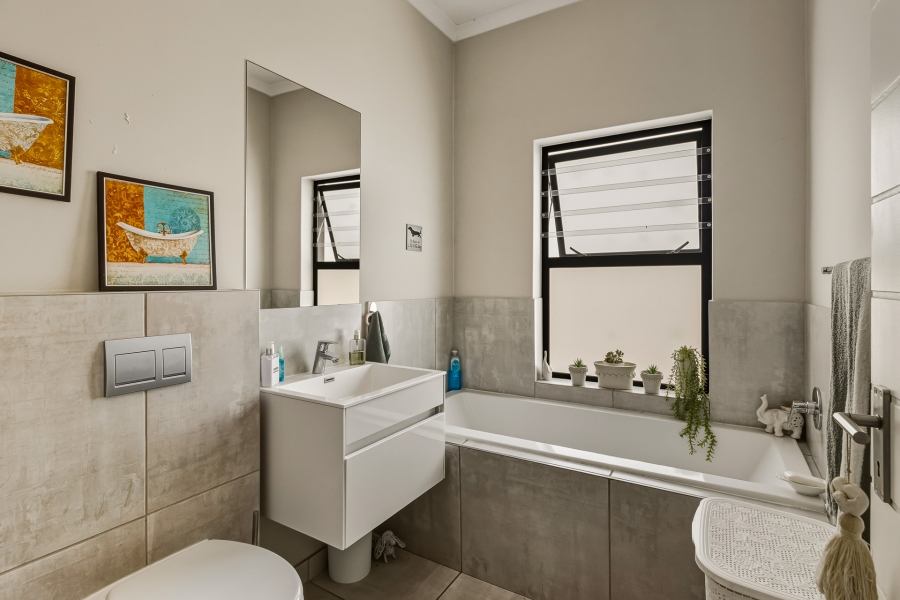 3 Bedroom Property for Sale in Aan de Wijnlanden Western Cape